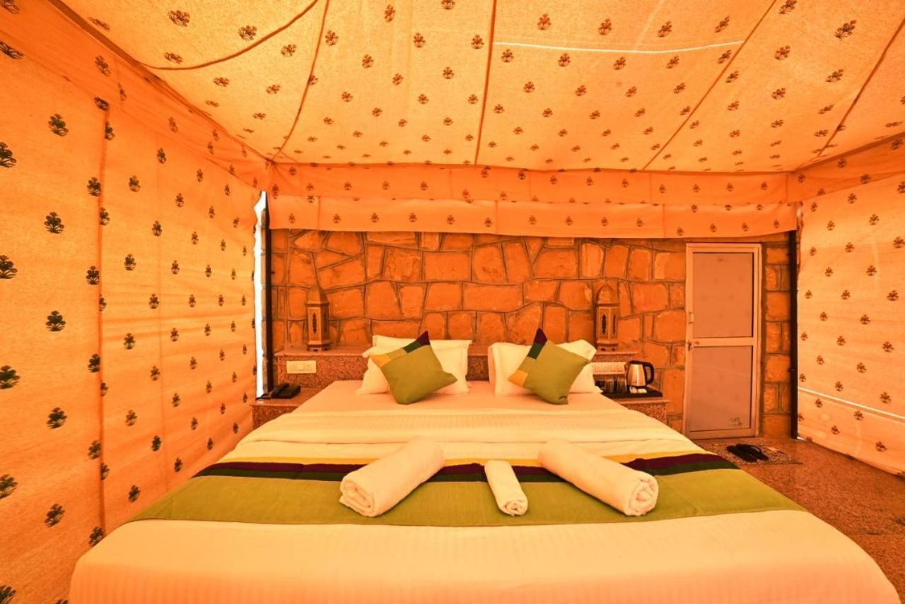 Golden Sandstone Hotel Desert Safari Camp Jaisalmer Bagian luar foto